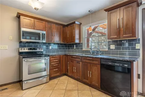 Kitchen - 6970 Prairie Rd, Springfield, OH 45502 photo 2 of 4
