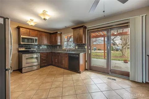 Kitchen - 6970 Prairie Rd, Springfield, OH 45502 photo 1 of 4