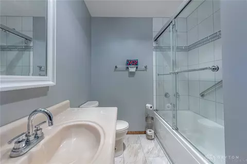 Bath - 6970 Prairie Rd, Springfield, OH 45502 photo 3 of 4