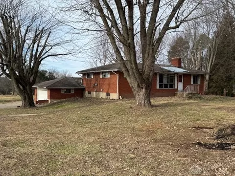 4135 Social Row Rd, Waynesville, OH 45068