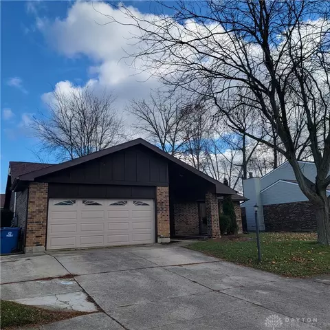 8940 Willowgate Ln, Huber Heights, OH 45424