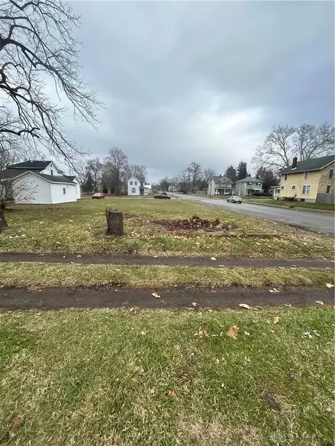 405 W Southern Ave, Springfield, OH 45506 photo 9