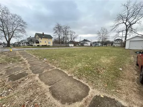 405 W Southern Ave, Springfield, OH 45506 photo 2