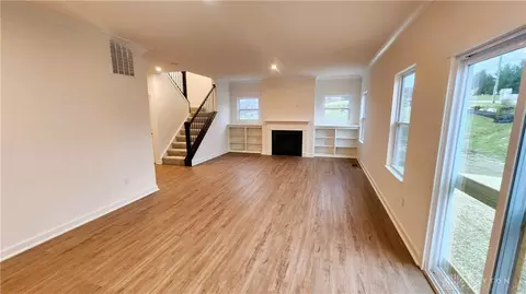 Living - 4 Chestnut St, Springboro, OH 45066 photo 1 of 2