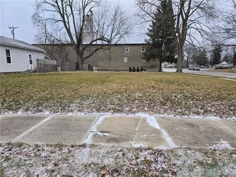 130 E High St, Eaton, OH 45320