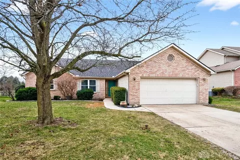 121 Union Ridge Dr, Englewood, OH 45322