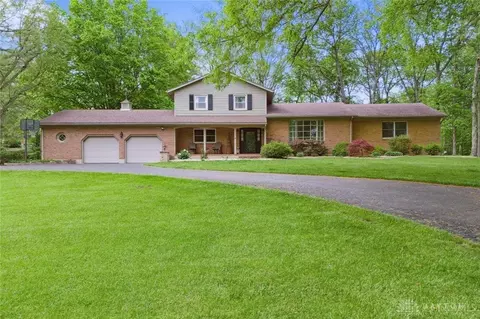 106 Newkirk Dr, Hillsboro, OH 45133
