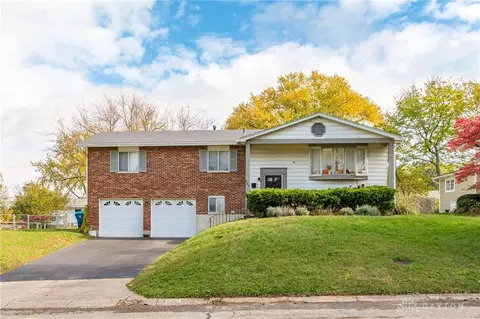 852 Crestmont Dr, Dayton, OH 45431