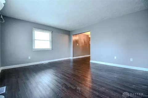 Living - 2416 Suffolk Ct, Kettering, OH 45420 photo 2 of 5