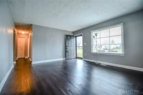 Living - 2416 Suffolk Ct, Kettering, OH 45420 photo 3 of 5