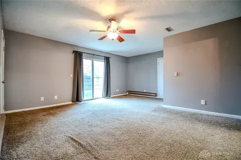 Living - 2416 Suffolk Ct, Kettering, OH 45420 photo 4 of 5