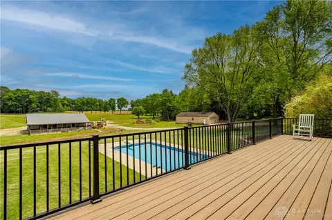 Exterior - 5152 S Tecumseh Rd, Springfield, OH 45502 photo 7 of 24