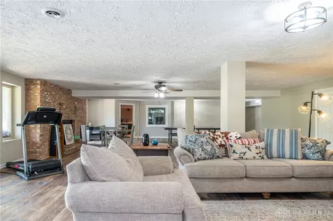 Living - 5152 S Tecumseh Rd, Springfield, OH 45502 photo 2 of 2