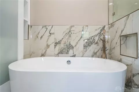 Bath - 5152 S Tecumseh Rd, Springfield, OH 45502 photo 2 of 9