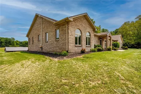 Exterior - 5152 S Tecumseh Rd, Springfield, OH 45502 photo 2 of 24
