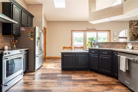 Kitchen - 5152 S Tecumseh Rd, Springfield, OH 45502 photo 5 of 7
