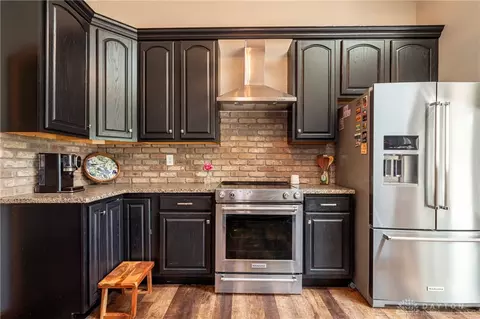 Kitchen - 5152 S Tecumseh Rd, Springfield, OH 45502 photo 6 of 7