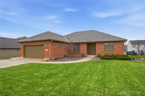 73 Black Walnut Dr, Springboro, OH 45066