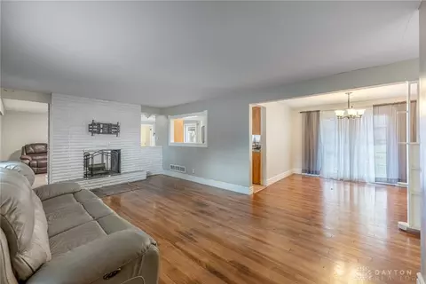 Living - 646 Marieda Dr, Cincinnati, OH 45245 photo 2 of 7