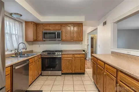 Kitchen - 646 Marieda Dr, Cincinnati, OH 45245 photo 3 of 4
