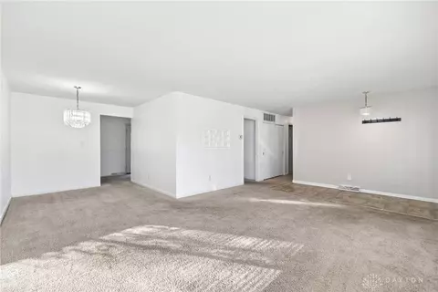 Living - 2185 Bending Willow Dr, Kettering, OH 45440 photo 3 of 5