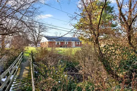 Exterior - 2185 Bending Willow Dr, Kettering, OH 45440 photo 9 of 11