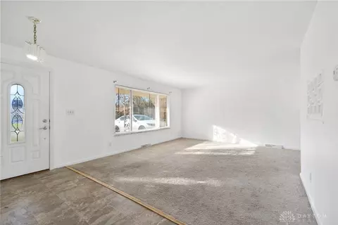 Living - 2185 Bending Willow Dr, Kettering, OH 45440 photo 2 of 5