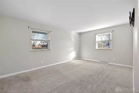 Bedroom - 2185 Bending Willow Dr, Kettering, OH 45440 photo 7 of 8