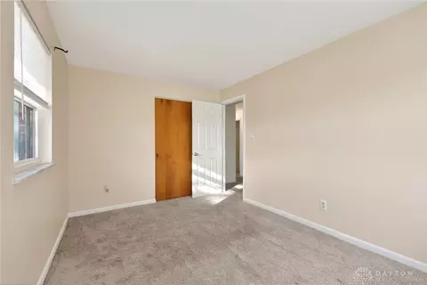 Bedroom - 2185 Bending Willow Dr, Kettering, OH 45440 photo 4 of 8
