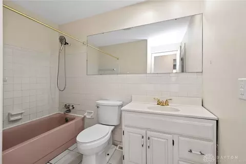 Bath - 2185 Bending Willow Dr, Kettering, OH 45440 photo 1 of 3
