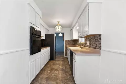 Kitchen - 2185 Bending Willow Dr, Kettering, OH 45440 photo 1 of 4