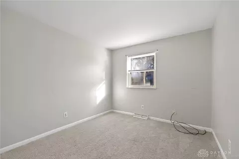 Bedroom - 2185 Bending Willow Dr, Kettering, OH 45440 photo 5 of 8