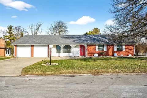 2185 Bending Willow Dr, Kettering, OH 45440