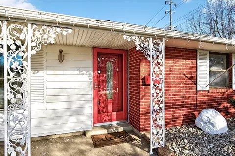 Exterior - 2185 Bending Willow Dr, Kettering, OH 45440 photo 2 of 11