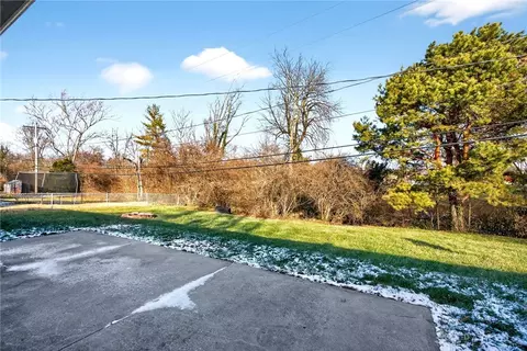 Exterior - 2185 Bending Willow Dr, Kettering, OH 45440 photo 3 of 11