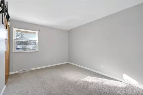 Bedroom - 2185 Bending Willow Dr, Kettering, OH 45440 photo 1 of 8