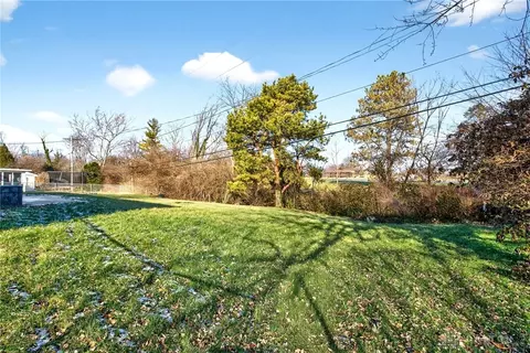 Exterior - 2185 Bending Willow Dr, Kettering, OH 45440 photo 6 of 11