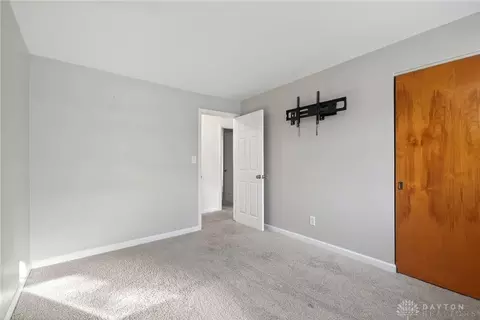Bedroom - 2185 Bending Willow Dr, Kettering, OH 45440 photo 2 of 8
