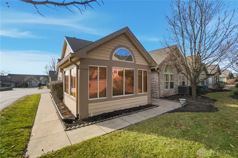 92 Villa Pointe Dr, Springboro, OH 45066