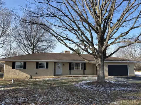 985 Arlington Rd, Brookville, OH 45309