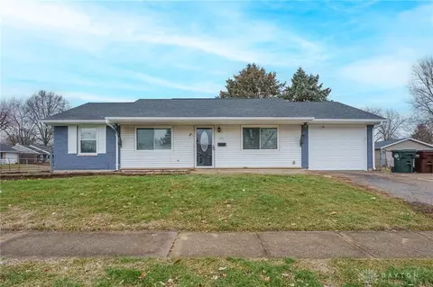 1029 Bittersweet Dr, New Carlisle, OH 45344