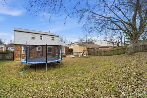 Exterior - 2585 Fulbourne Dr, Cincinnati, OH 45231 photo 8 of 9