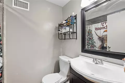 Bath - 2585 Fulbourne Dr, Cincinnati, OH 45231 photo 5 of 6