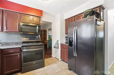 Kitchen - 2585 Fulbourne Dr, Cincinnati, OH 45231 photo 4 of 5