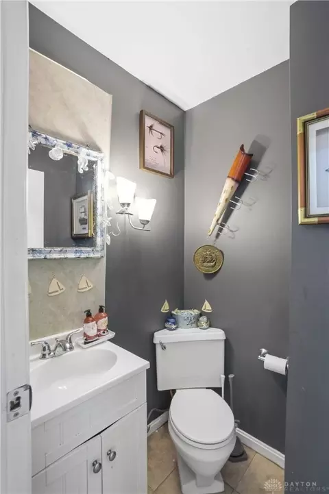 Bath - 2585 Fulbourne Dr, Cincinnati, OH 45231 photo 2 of 6