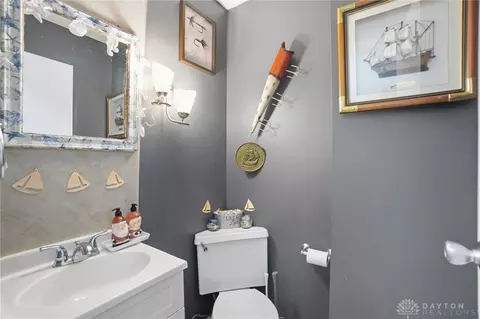 Bath - 2585 Fulbourne Dr, Cincinnati, OH 45231 photo 1 of 6