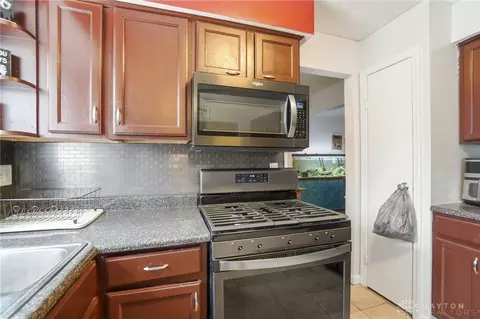 Kitchen - 2585 Fulbourne Dr, Cincinnati, OH 45231 photo 3 of 5