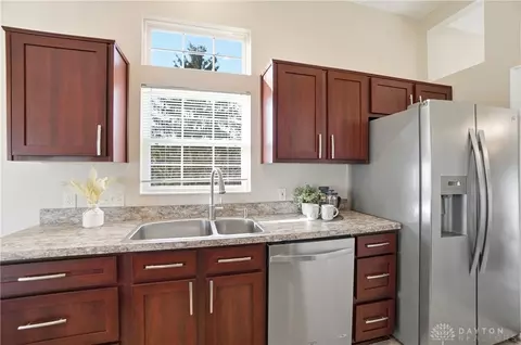 Kitchen - 5673 Dockside Dr, Mason, OH 45040 photo 4 of 5