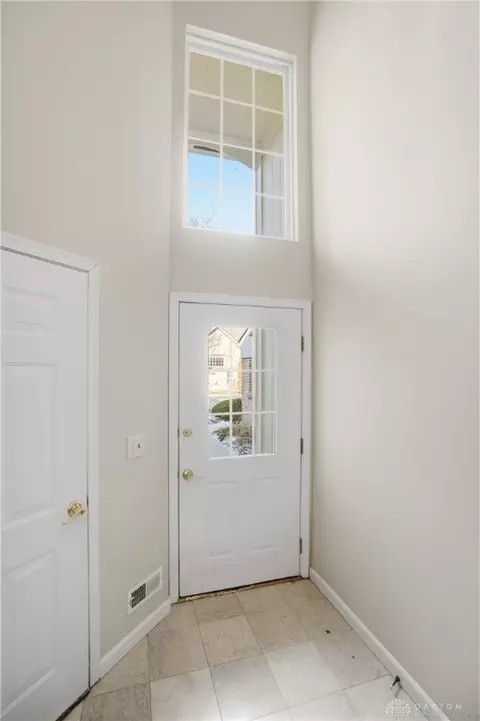 Entry Way - 5673 Dockside Dr, Mason, OH 45040 photo 2 of 5