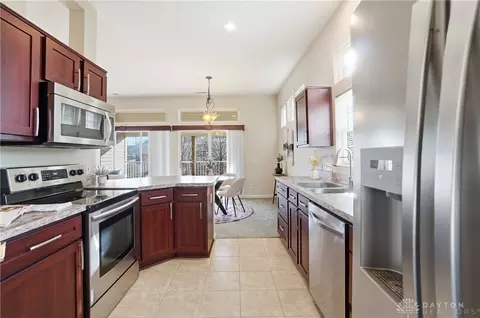 Kitchen - 5673 Dockside Dr, Mason, OH 45040 photo 2 of 5